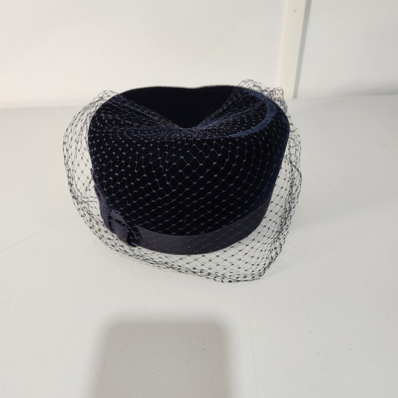 Vintage Navy Blue Velvet Hat with Netting - Picture 6 of 8